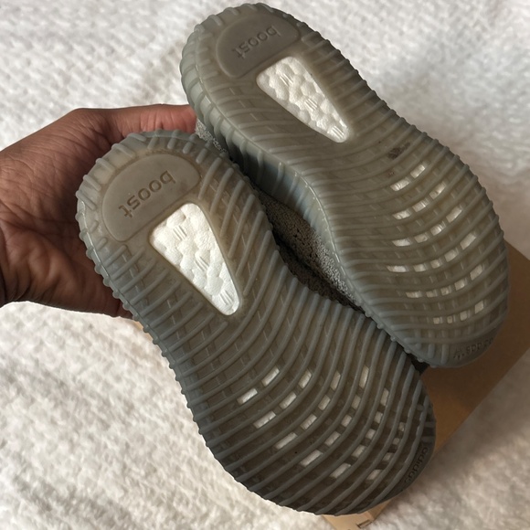 Toddler Yeezy 350 - Picture 3 of 5